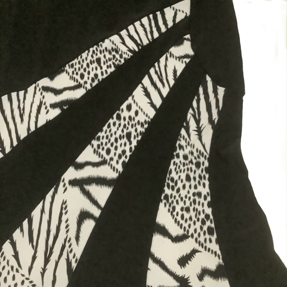 NUEVA BLAK AND WHITE ELASTIC SKIRT/ Size 8 - Picture 4 of 9